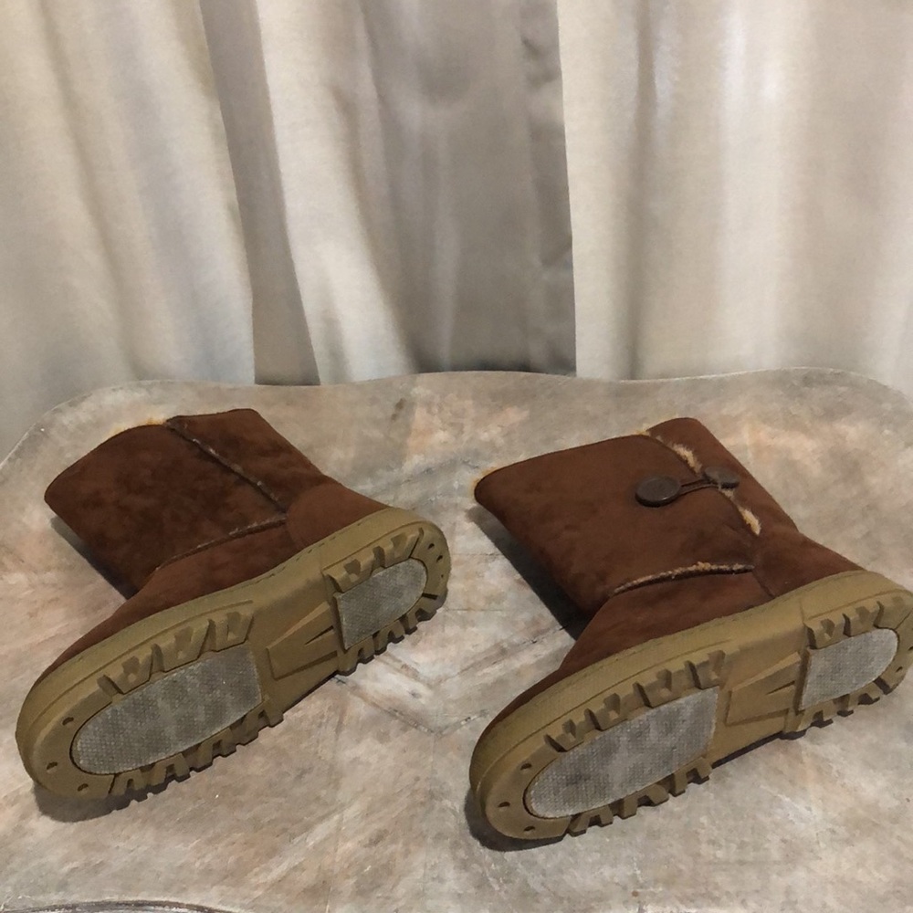 FINAL MARKDOWN!  3-7-25 HOST PICK!!  Preloved Rampage 9.5 Artik Brown Boots! - Picture 9 of 14